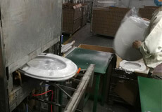 shrinking toilet seat